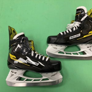 NEW Senior Bauer Supreme Ignite Pro Hockey Skates Size 7.5