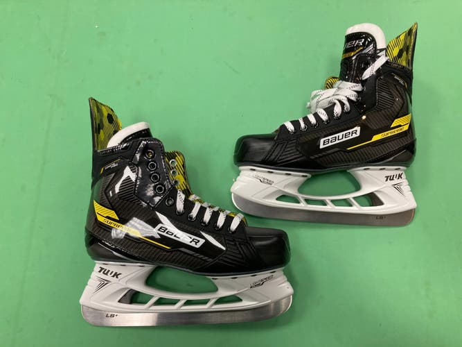 NEW Senior Bauer Supreme Ignite Pro Hockey Skates Size 7.5
