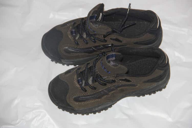 NEW  Alpina trekking hikeing kids boots shoes size 33 Euro new no box