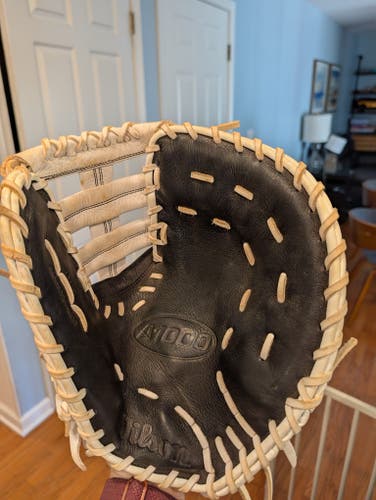 Wilson RH First Base A1000 Softball Glove 12.5" (Used)