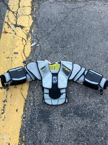 Intermediate Small / Medium Warrior Ritual X3E Goalie Chest Protector (Used)