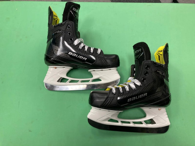 NEW Intermediate Bauer Supreme Ignite Pro+ Hockey Skates Size 4.5 | FIT 2