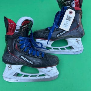 Junior Bauer Vapor 3X Pro Hockey Skates Regular Width Size 1.5 (Used)