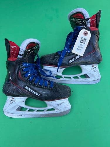Junior Bauer Vapor 3X Pro Hockey Skates Regular Width Size 1.5 (Used)