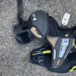 CCM Tacks AS-V Shoulder Pads – Junior Medium