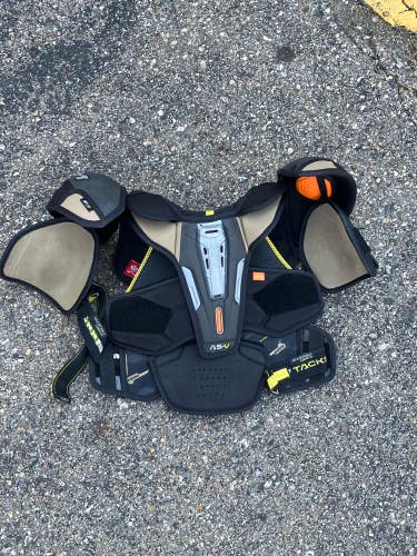 Medium Junior CCM AS-V Shoulder Pads (Used)