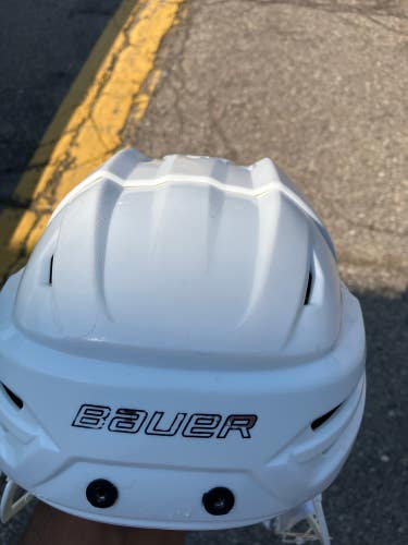 White Medium Bauer Re-Akt 95 Helmet (Used)