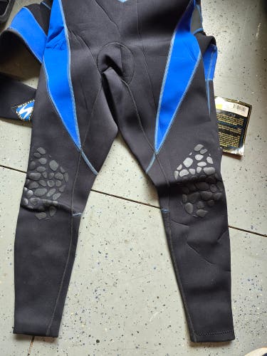 Drysuit Medium Wetsuit (New)