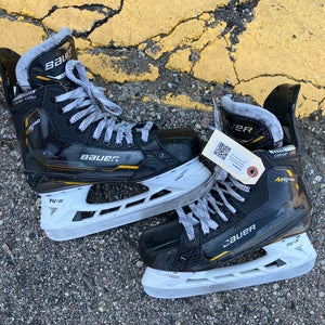 Intermediate Bauer Supreme M5 Pro Hockey Skates 6 (Used)