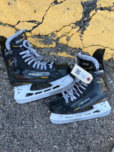 Intermediate Bauer Supreme M5 Pro Hockey Skates 6 (Used)