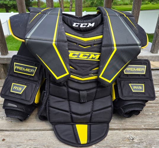 CCM Int M Goalie Chest Protector