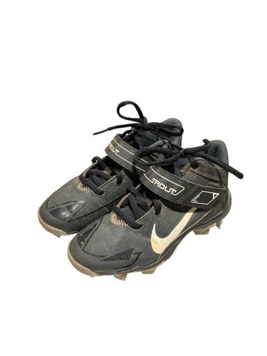 Used Under Armour UA BLK/WH CLEAT BB/SB Cleats White Junior 01.5 11834-S000038756
