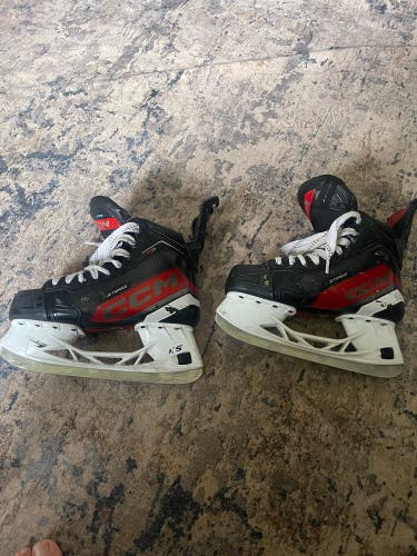 CCM JetSpeed FT6 Hockey Skates Regular Width   Size 5 (Used)