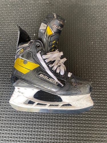 Bauer Supreme UltraSonic Hockey Skates Size 5 (Used)