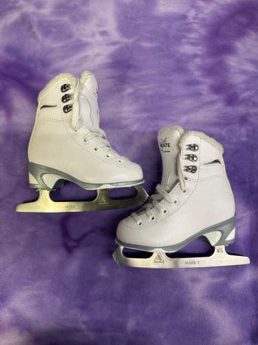 White Jackson Ultima Figure Skates Junior 6 (Used)