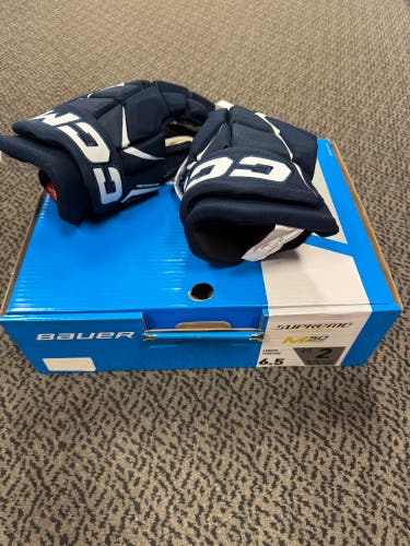 Bauer Glove and skate combo