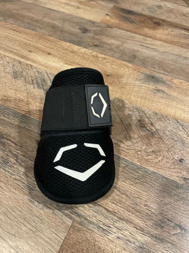 Black Junior EvoShield Elbow Guard Elbow Protection (Used)