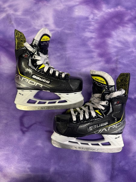 Youth Bauer Vapor 3X Hockey Skates Regular Width 11 (Used)