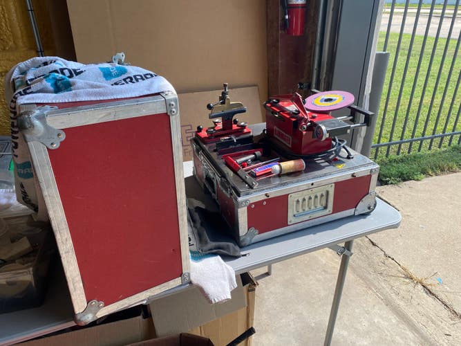 BLADEMASTER PORTABLE PRO SERIES SKATE SHARPENER (TRAVEL MODEL) (BRPPR01)