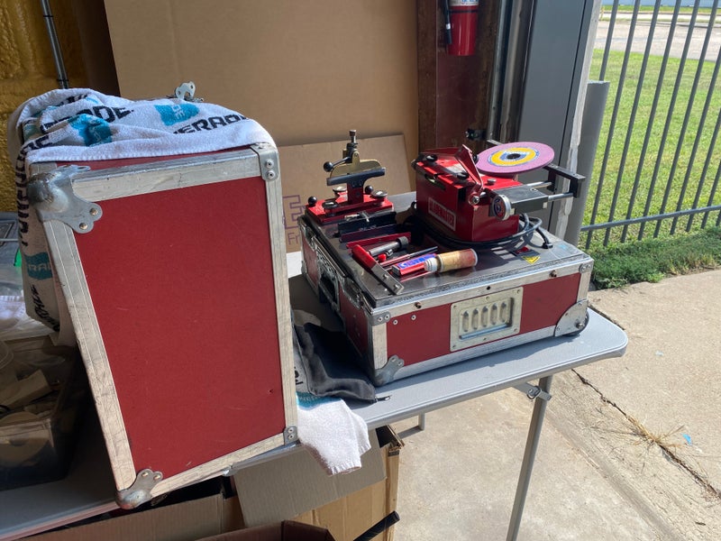 BLADEMASTER PORTABLE PRO SERIES SKATE SHARPENER (TRAVEL MODEL) (BRPPR01)