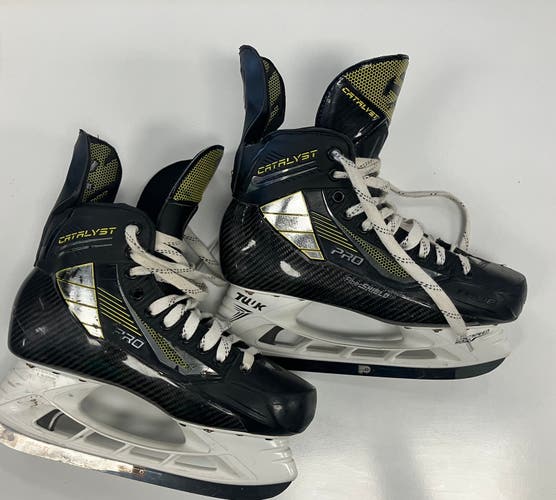 True Catalyst Pro Hockey Skates 9 (Used)