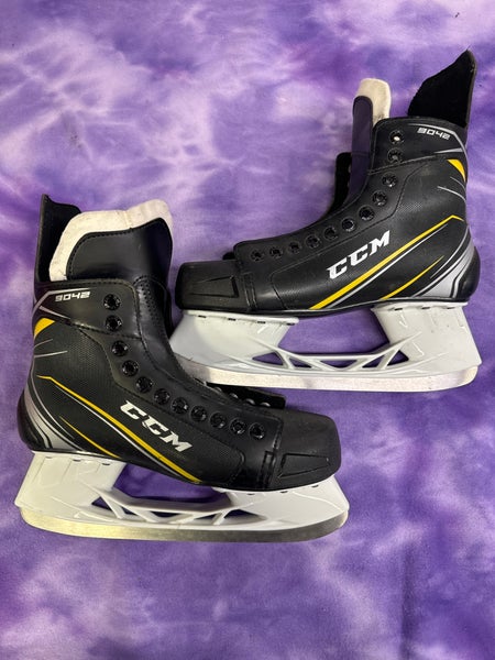 Senior CCM Tacks 9042 Hockey Skates Regular Width 9 (Used)