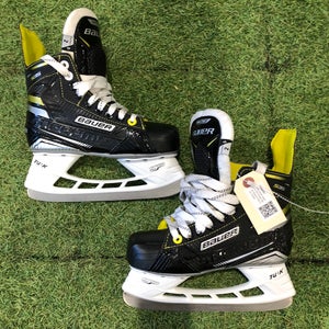 Junior Bauer Supreme S35 Hockey Skates Regular Width Size 2.0 (Used)
