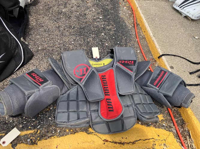 Intermediate Small / Medium Warrior Ritual G4 Goalie Chest Protector (Used)