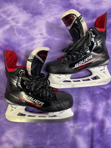 Intermediate Bauer Vapor X4 Hockey Skates Regular Width Size 5 (Used)