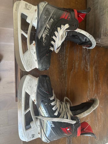 2024 Bauer Vapor 5x pro Hockey Skates Size 2.5 (Used)
