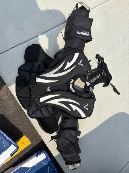 Small  Vaughn Velocity V5 Goalie Chest Protector (Used)