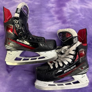 Youth Bauer Vapor X5 Pro Hockey Skates Regular Width 13.5 (Used)