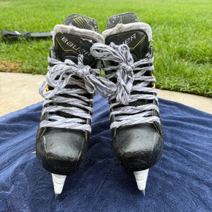 2022 Bauer Supreme M40 Hockey Skates Regular Width  Size 2.5 (Used)