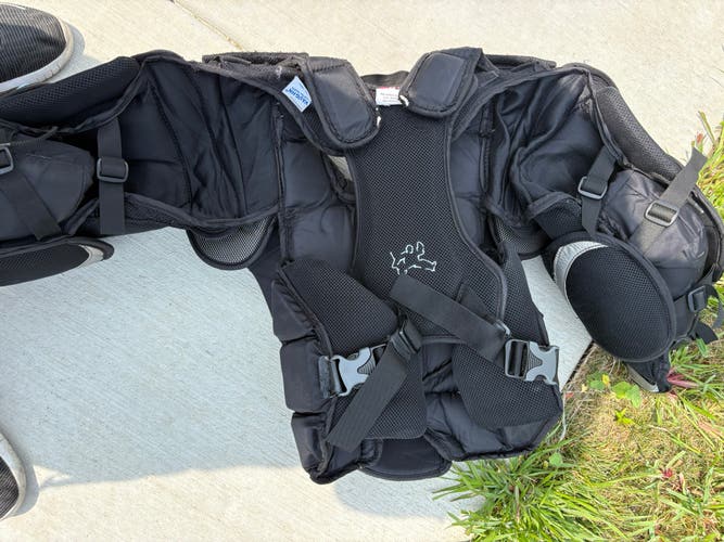 Small Vaughn Ventus LT90 Goalie Chest Protector (Used)