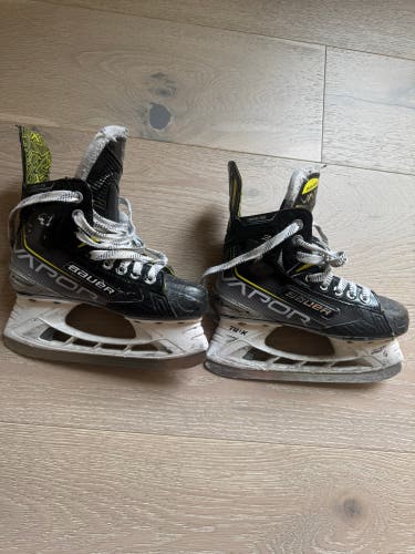 Bauer Vapor 3X Hockey Skates Regular Width Size 2 (Used)