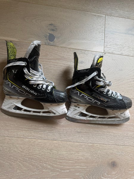 Bauer Vapor 3X Hockey Skates Regular Width Size 2 (Used)