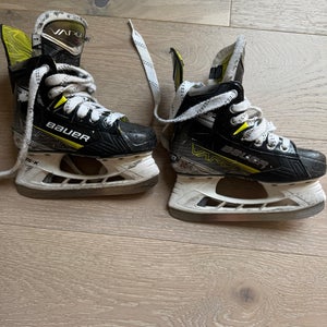 2023 Bauer Vapor X4 Hockey Skates Regular Width Size 1 (Used)