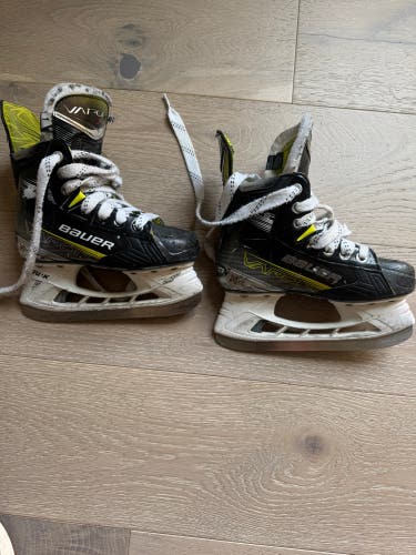 2023 Bauer Vapor X4 Hockey Skates Regular Width Size 1 (Used)