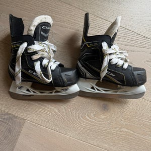 CCM Tacks 9060 Hockey Skates 10 (Used)