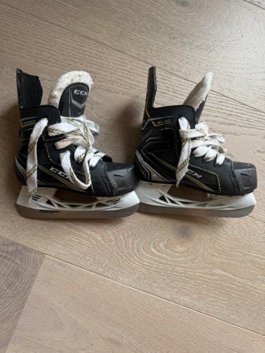 CCM Tacks 9060 Hockey Skates 10 (Used)