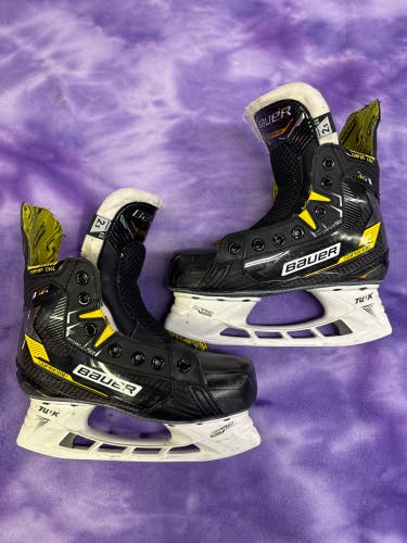 Junior Bauer Supreme M4 Hockey Skates Extra Wide Width Size 2.5 (Used)
