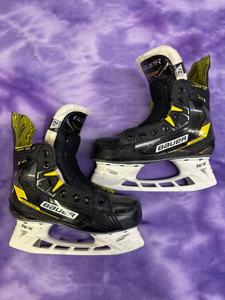 Junior Bauer Supreme M4 Hockey Skates Extra Wide Width Size 2.5 (Used)