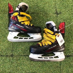 Youth Bauer Vapor X5 Pro Hockey Skates Regular Width 13.5 (Used)