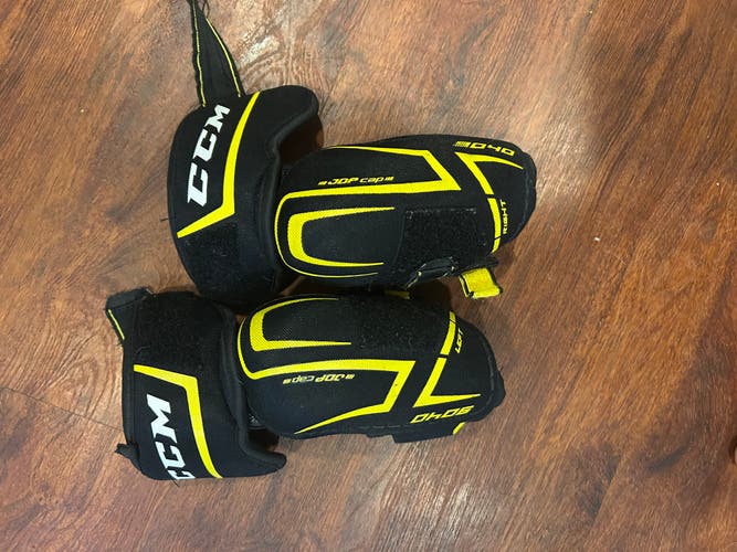 Small Junior CCM Tacks 9040 Elbow Pads  (Used)