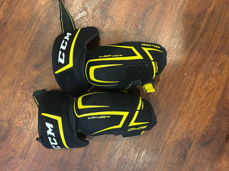 Small Junior CCM Tacks 9040 Elbow Pads  (Used)