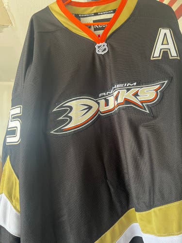 Black Men's Size 56 Reebok Jersey (Used)