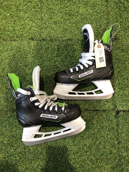 Junior Bauer XLS Hockey Skates Regular Width Size 1.0 (Used)