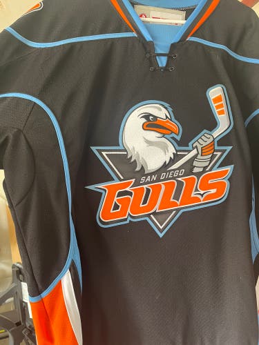 White Size 52 Men's CCM Jersey (Used)