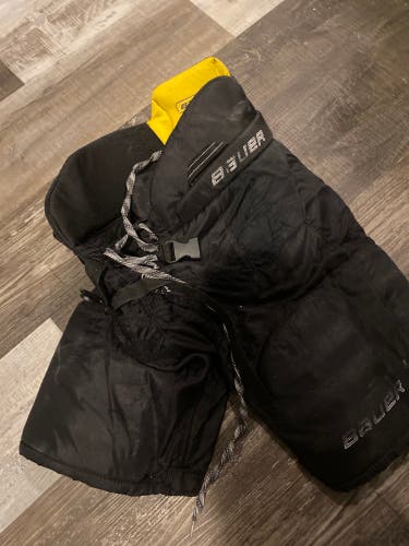Medium Junior Bauer Supreme 10 Hockey Pants (Used)