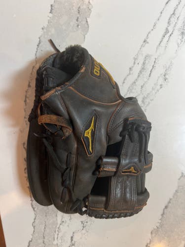 Infield RH Mizuno Classic Pro Baseball Glove 11.5" (Used)
